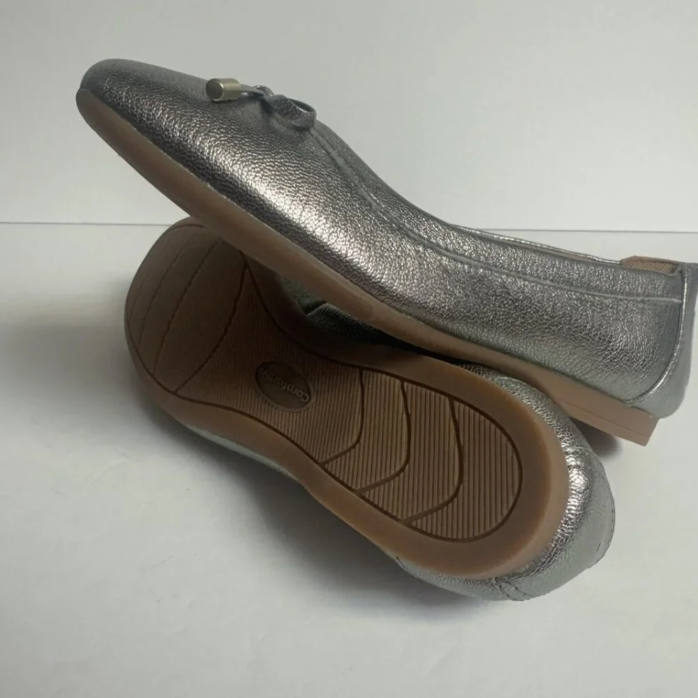 Comfortiva Womens Keegan Flat Grey/Gold Size 7.5 M